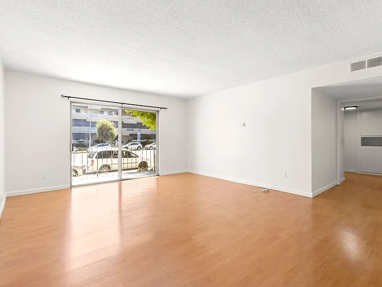 (El/Ti/Yo:B) 5139 White Oak Avenue — Photo 28
