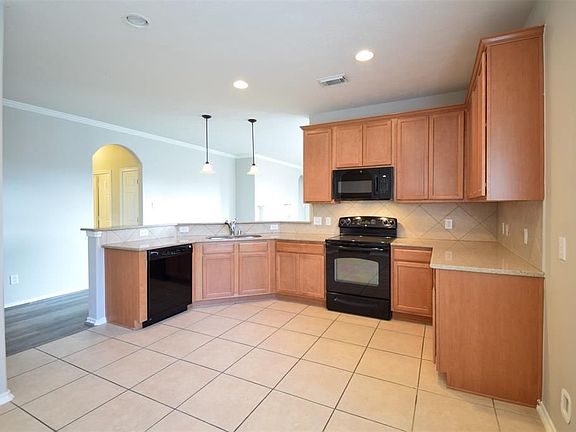 5th image of 21915 Field Green Dr