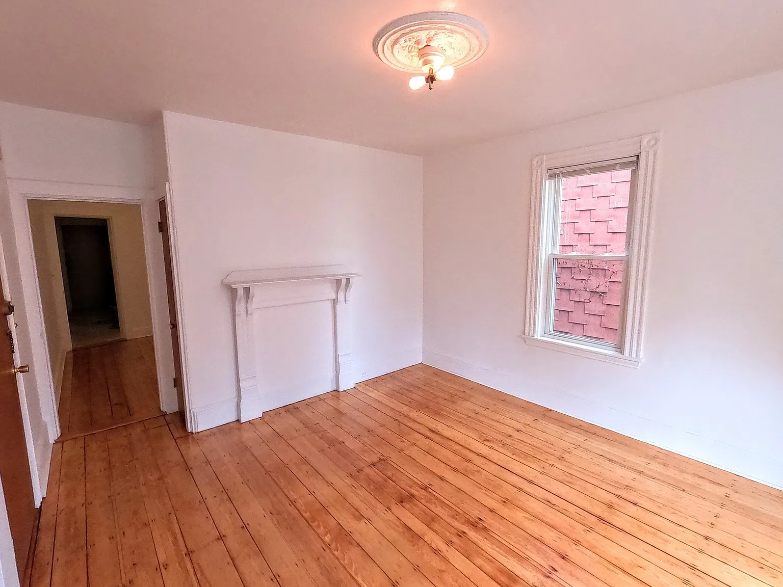 2 bed, 1.0 bath, 1050 sqft, $2,700 — Photo 3