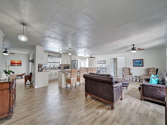 4th image of 2041 SW 22nd Avenue