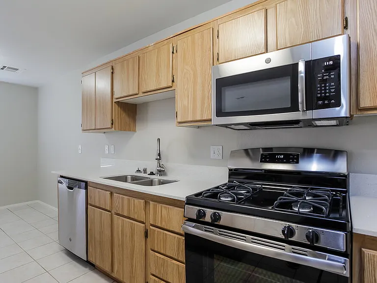 3020 Honeysuckle Ave — Photo 8