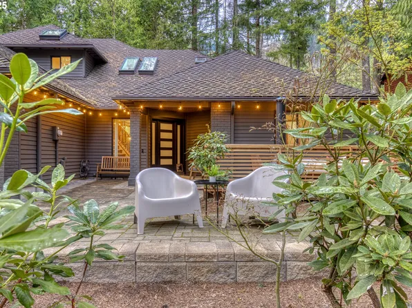 65225 E Sandy River Ln, Rhododendron, OR 97049