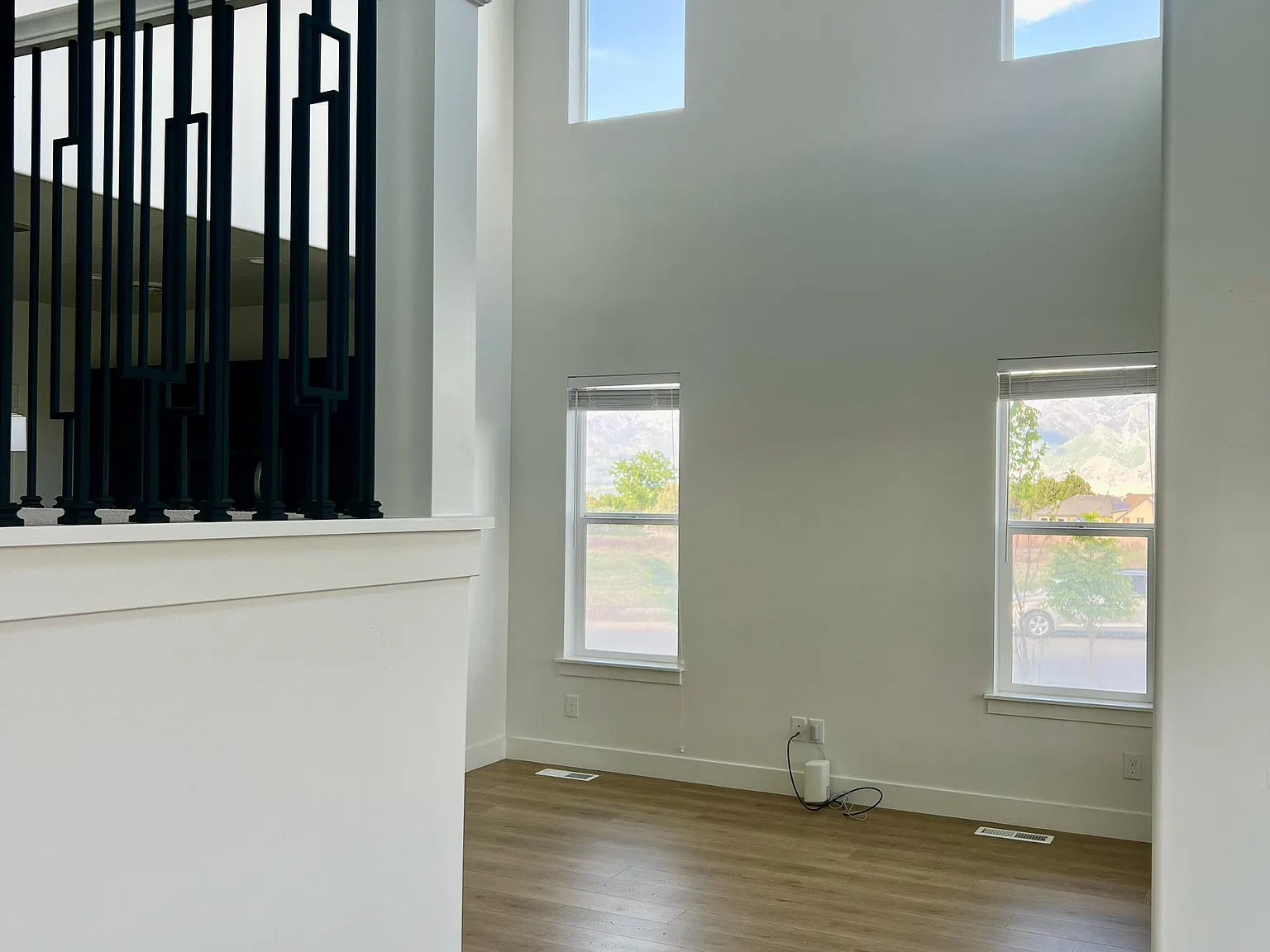 3 bed, 2.5 bath, 2381 sqft, $2,450 — Photo 3