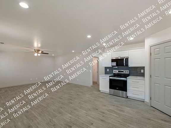 4th image of 801 E 2nd St Unit B