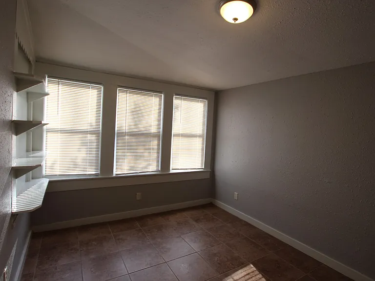 522 W Dobbs St — Photo 14