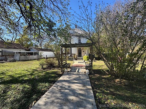 2nd image of 505 B St SW