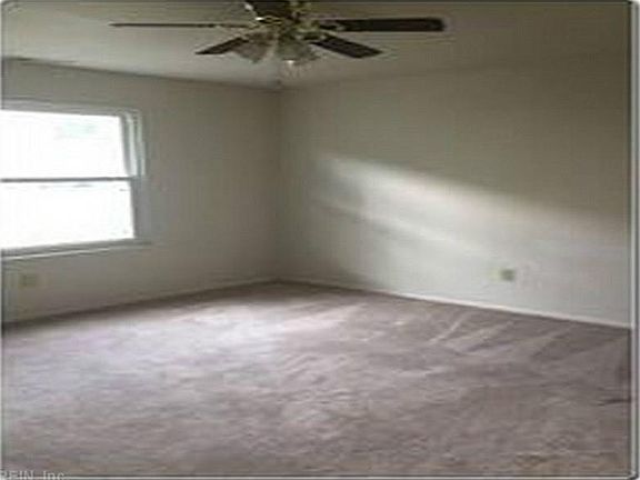 3rd image of 4614 Greenwood Dr