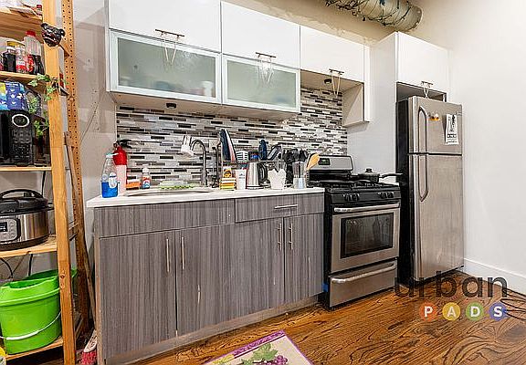 4th image of 1076 Greene Ave #2Q