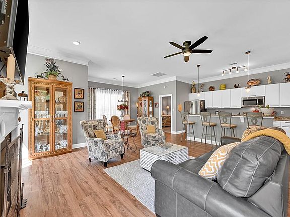 5th image of 320 Arsenal Dr