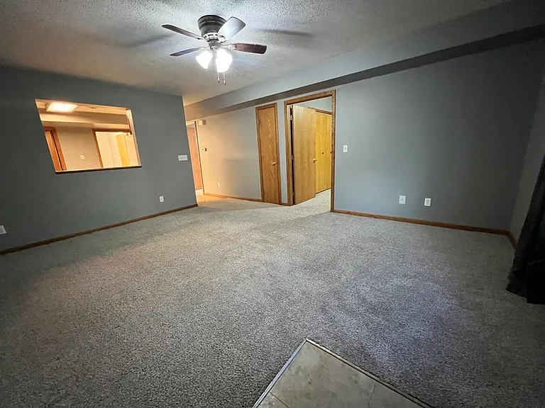 413 W Zeller St — Photo 8