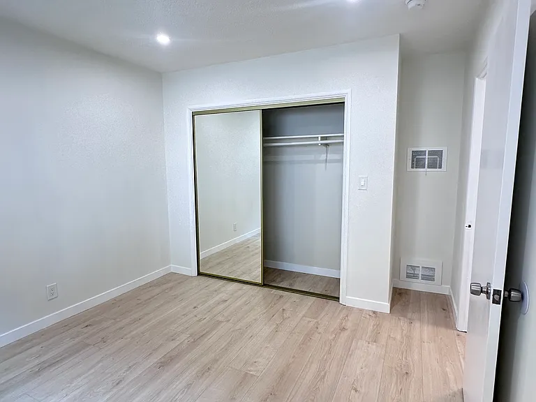 918 E Acacia Ave #K — Photo 11