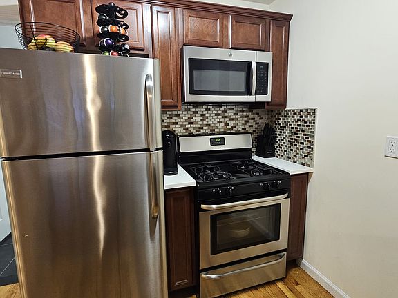 4th image of 23-6 31st Ave #2R