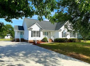1077 Beddards Crossing Dr, Grimesland, NC 27837