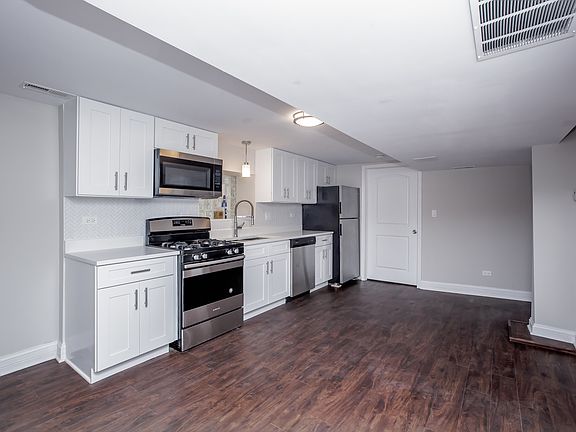 3rd image of 2648 W Lunt Ave #1