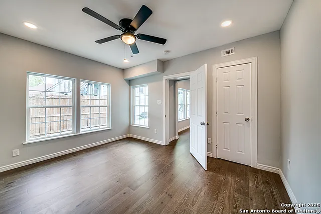 811 W Kings Hwy — Photo 27