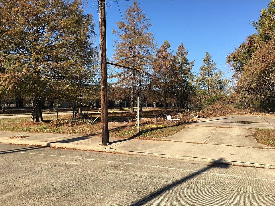 2nd image of 916 Beauregard St