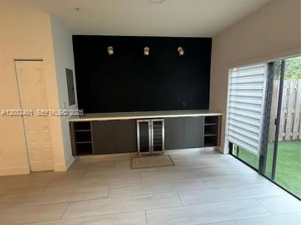 10407 NW 82nd St, Miami, FL