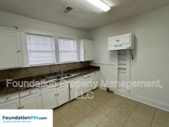 4th image of 914 Garland St