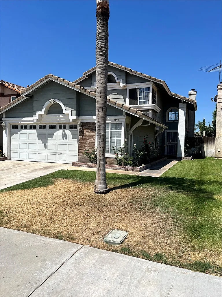 3 bed, 2.5 bath, 1756 sqft, $2,875 — Photo 2