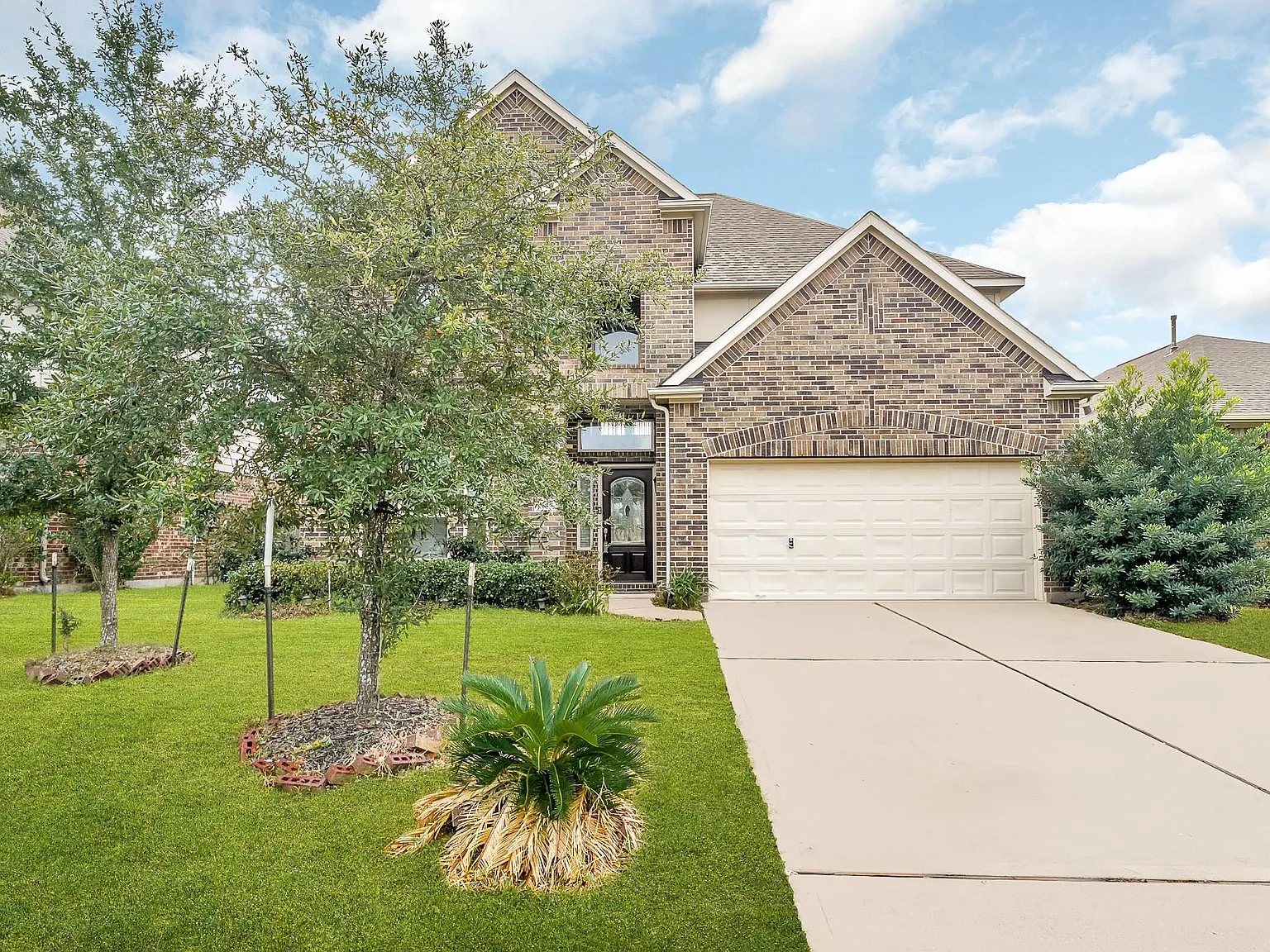 4 bed, 3.5 bath, 2702 sqft, $2,750 — Photo 1