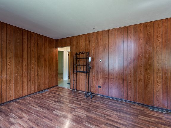 5th image of 2835 Lorraine Ave