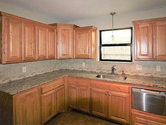 4th image of 4431 Evelyn St