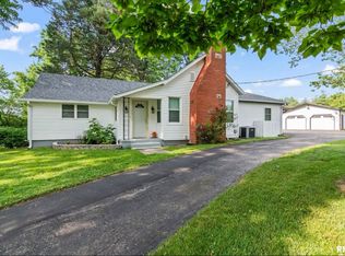 7096 Bahr Rd, Sherman, IL 62684