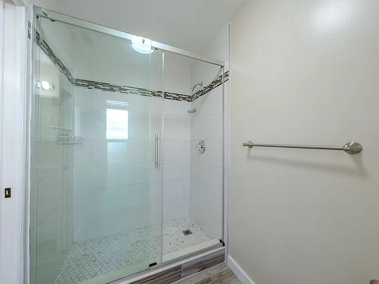 651 SE Degan Dr — Photo 23