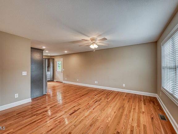 4th image of 152 Wilkshire Pl