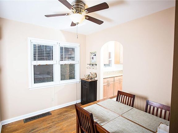 4th image of 233 Harcourt Dr