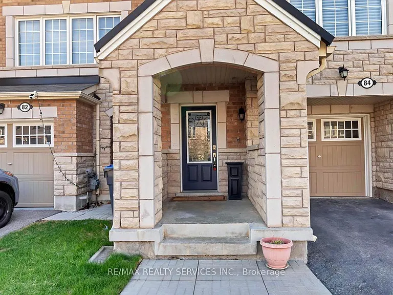 84 Bannister Cres — Photo 4