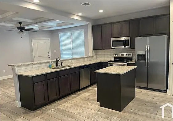 3 bed, 1272 sqft, $1,725 — Photo 2