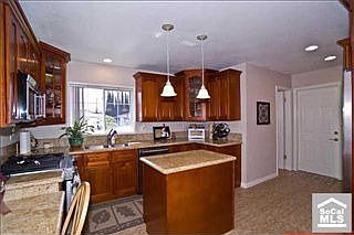 3rd image of 2031 W Midwood Ln