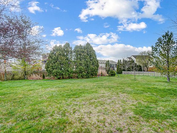 4th image of 1064 Dorset Ct