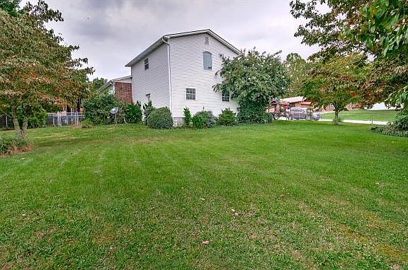 5th image of 106 Mountcrest Dr