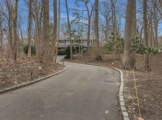 9 Ring Neck Rdg, Lloyd Harbor, NY 11743