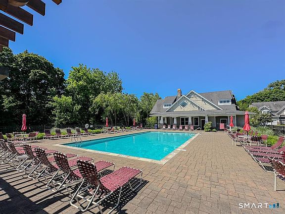 2nd image of 18 Lawrence Avenue #18