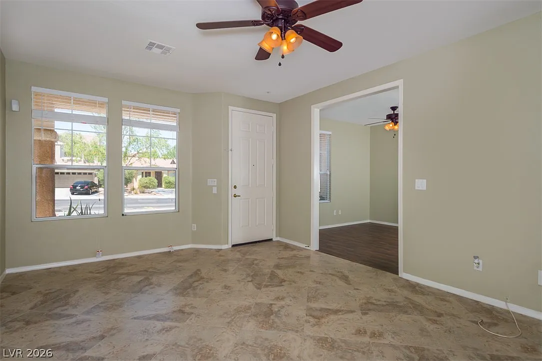 3 bed, 2.0 bath, 1728 sqft, $2,350 — Photo 3