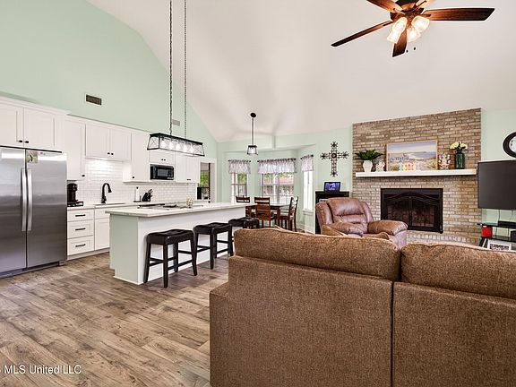 3rd image of 8007 Fishook Ln