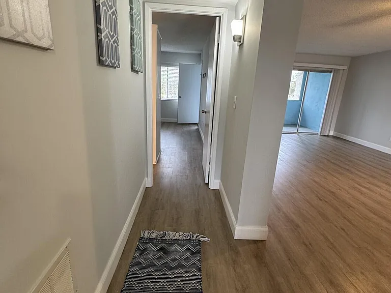 1310 NE 14th Ct #K19 — Photo 17