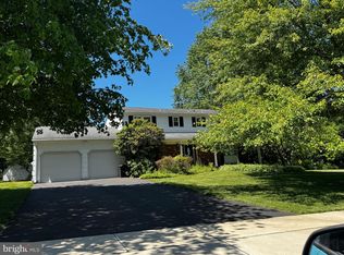 1 Tina Dr, Ewing, NJ 08560