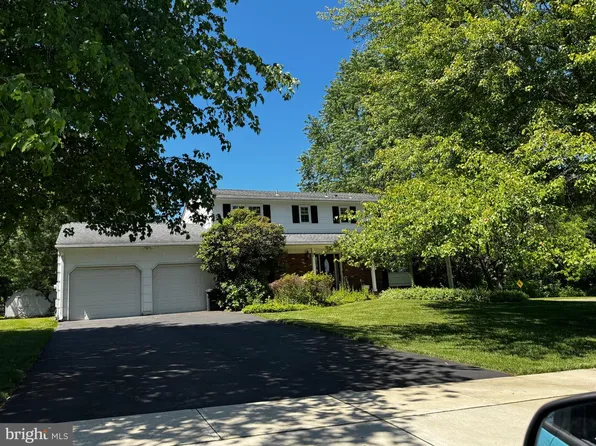 1 Tina Dr, Ewing, NJ 08560