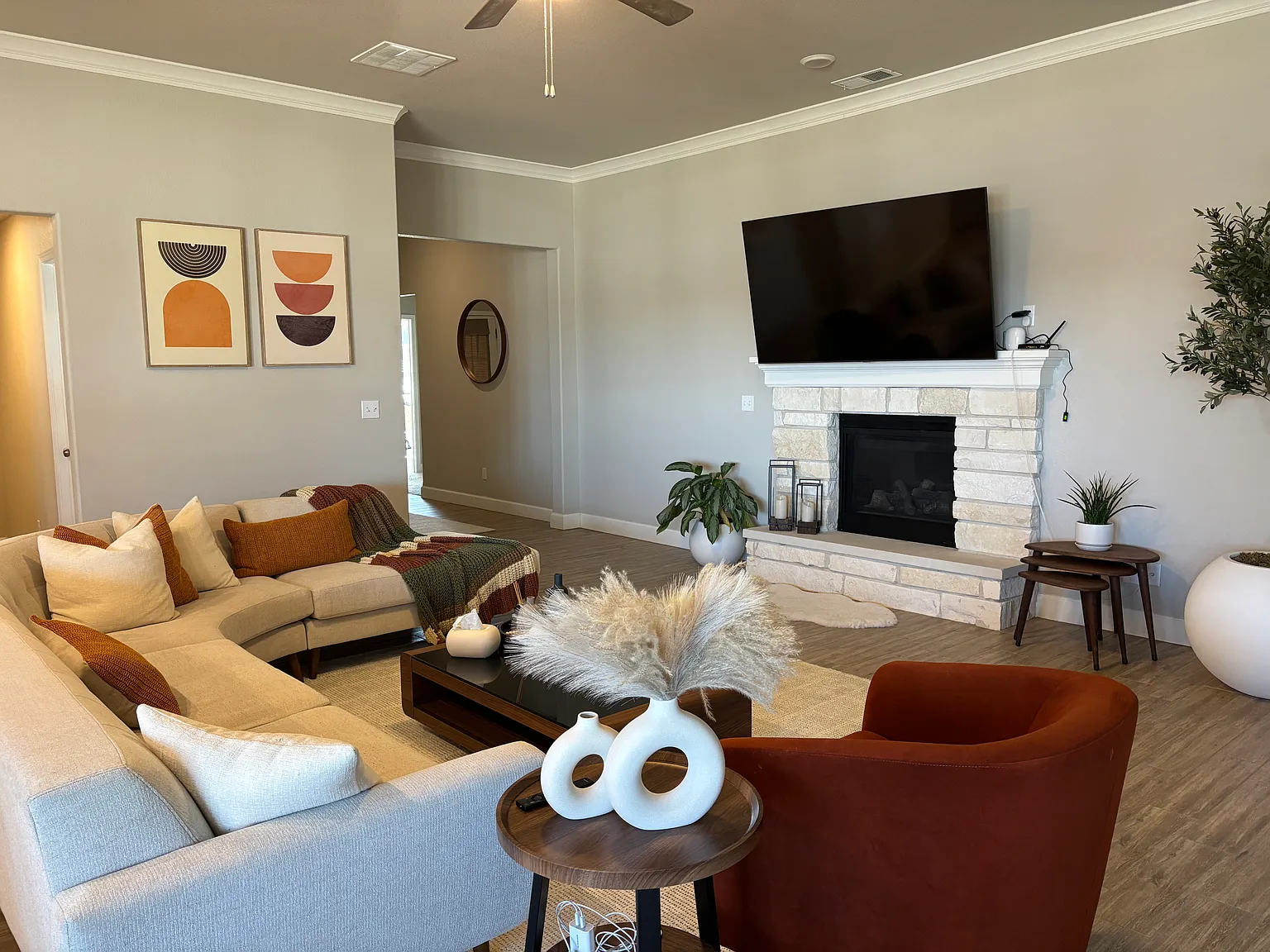 4 bed, 2363 sqft, $3,500 — Photo 3