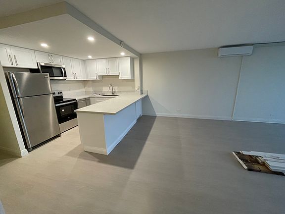 5th image of 4944 Cass St Unit 709