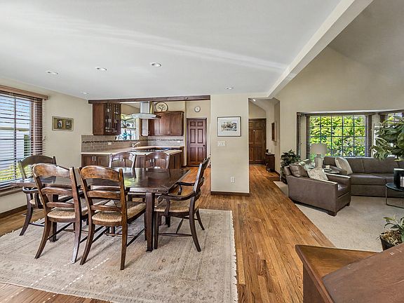 4th image of 26263 Isabella Ave