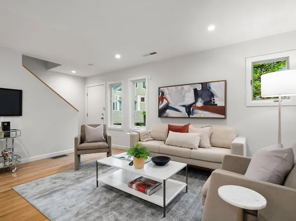 44 Fresh Pond Pl #44, Cambridge, MA 02138