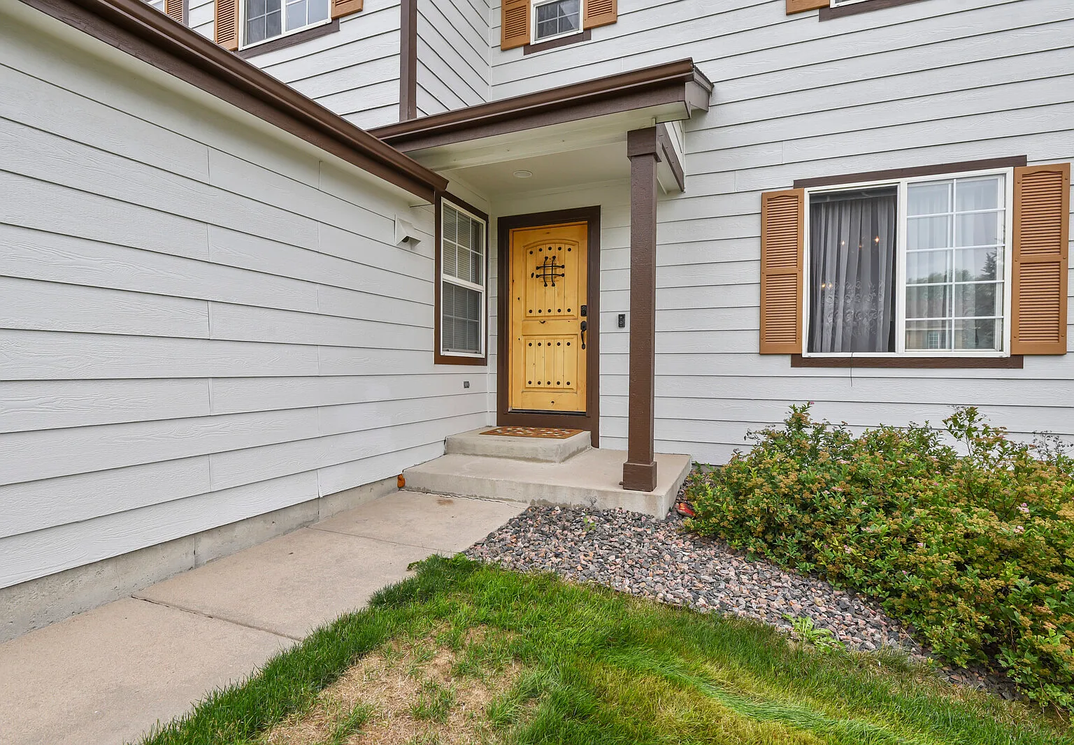 4 bed, 2417 sqft, $3,200 — Photo 3