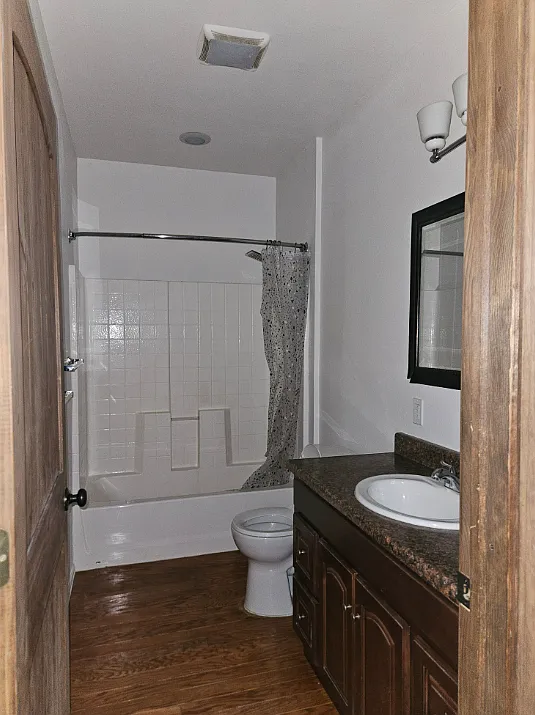 420 E Park Ave — Photo 4