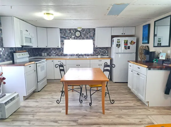 3283 E Us Highway 12 Trailer 33, Helena, MT 59601