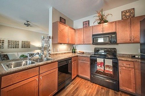 1st image of 6909 Lake Woodlands Dr